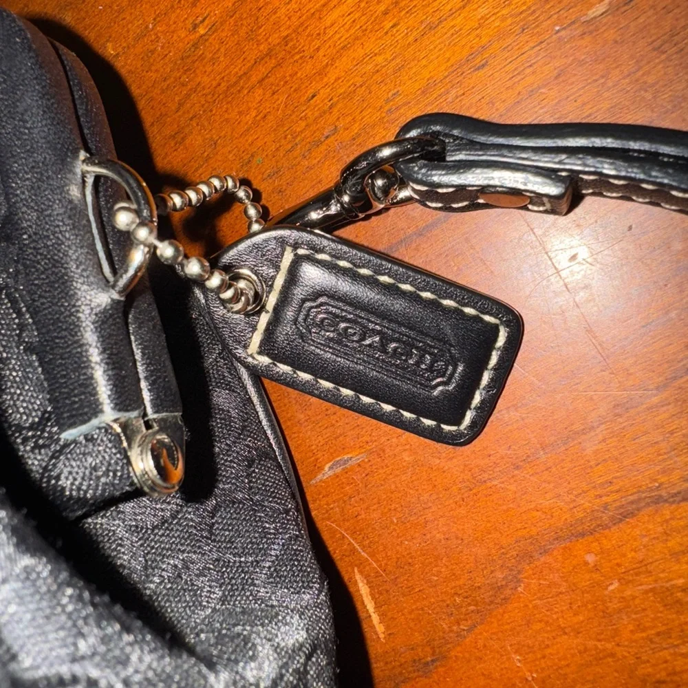 COACH Y2K Kisslock SoHo Black and White Wristlet Coin Pouch EVC